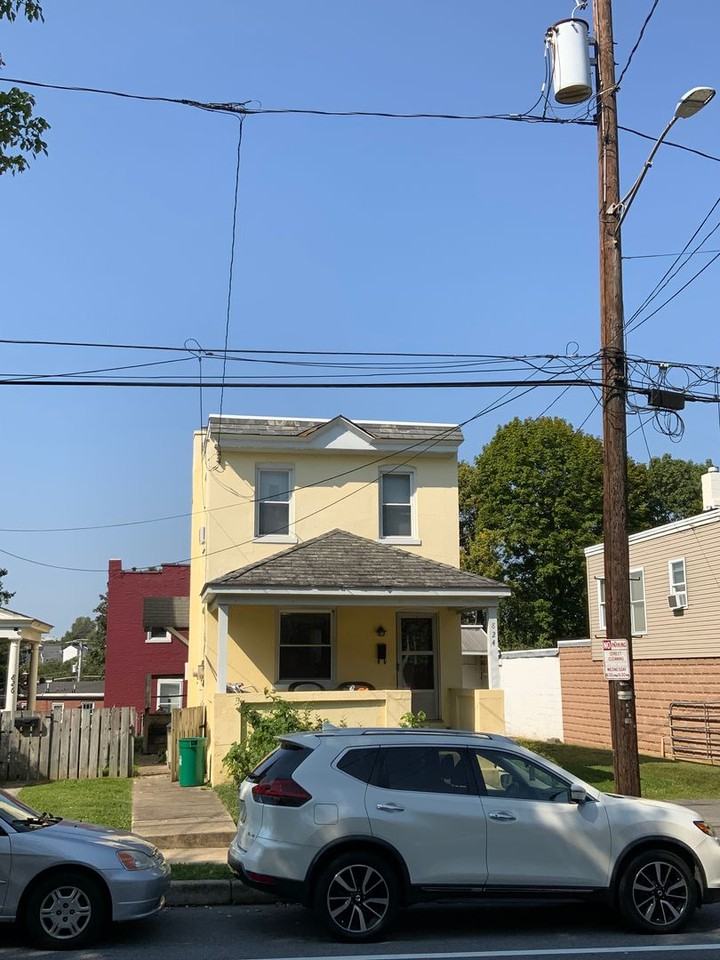 824 Highland Ave - Photo 2 of 8