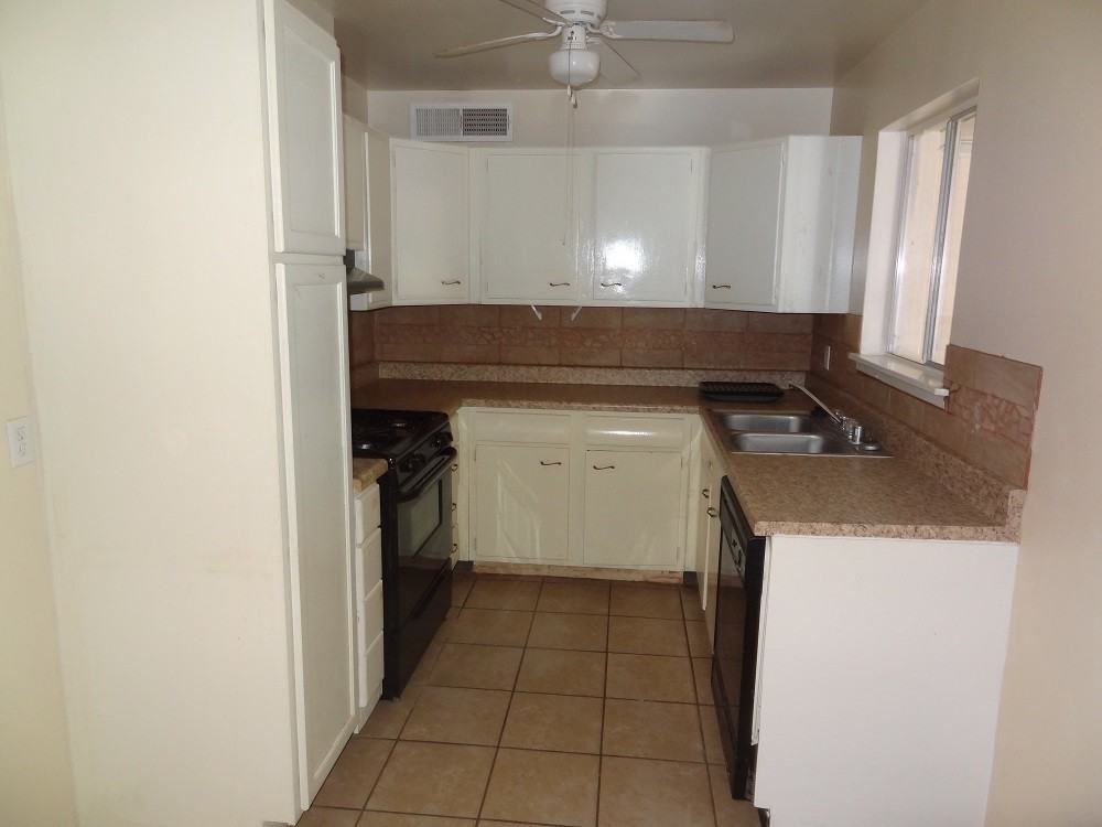 5864 Threadgill Ave - Photo 3 of 21