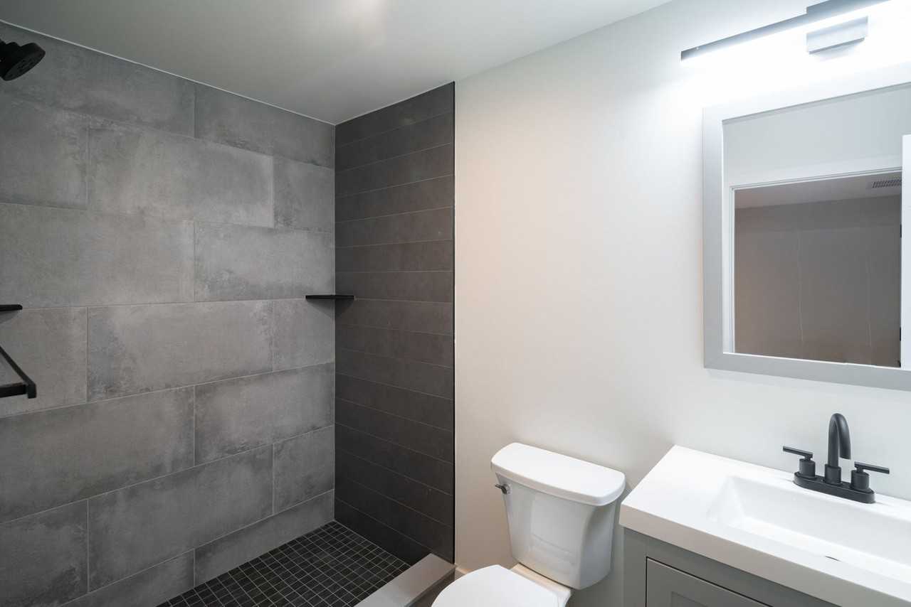 1910 Monument St - Photo 6 of 30