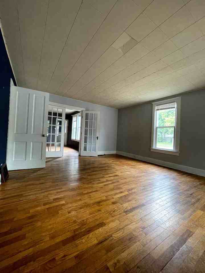 1502 Ferry St - Photo 5 of 12