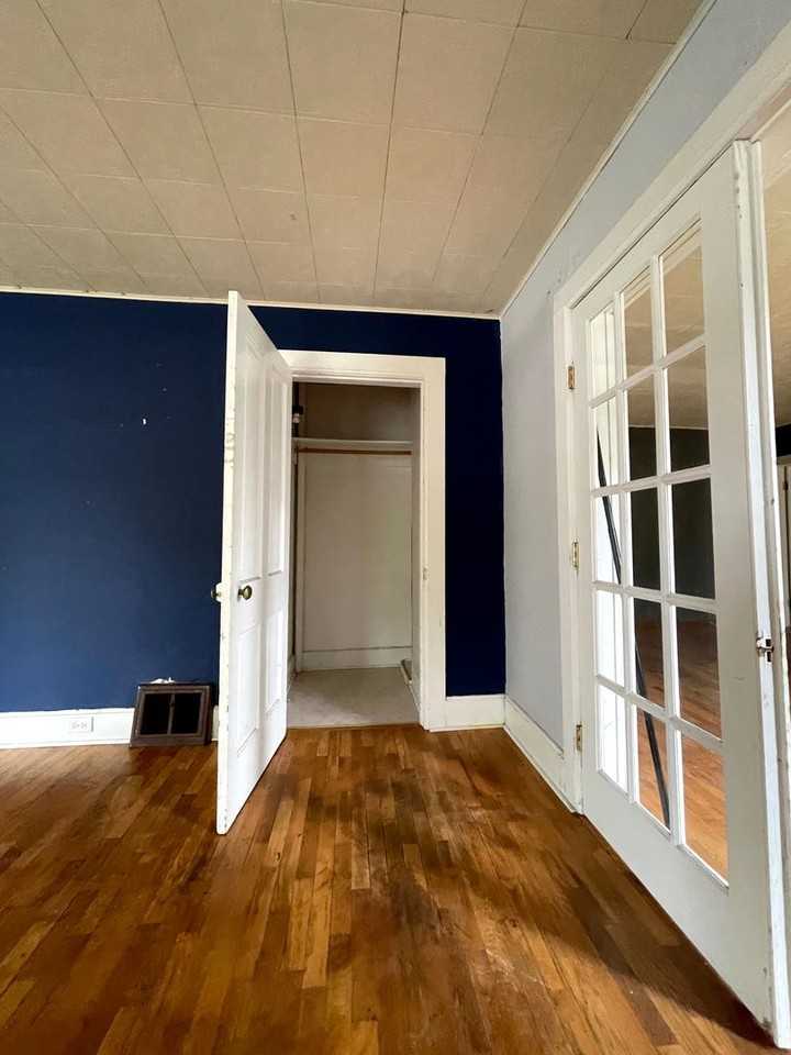 1502 Ferry St - Photo 7 of 12