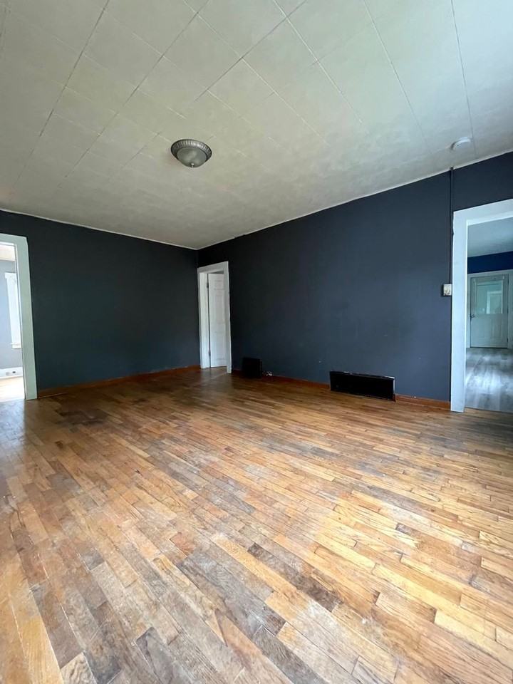 1502 Ferry St - Photo 2 of 12