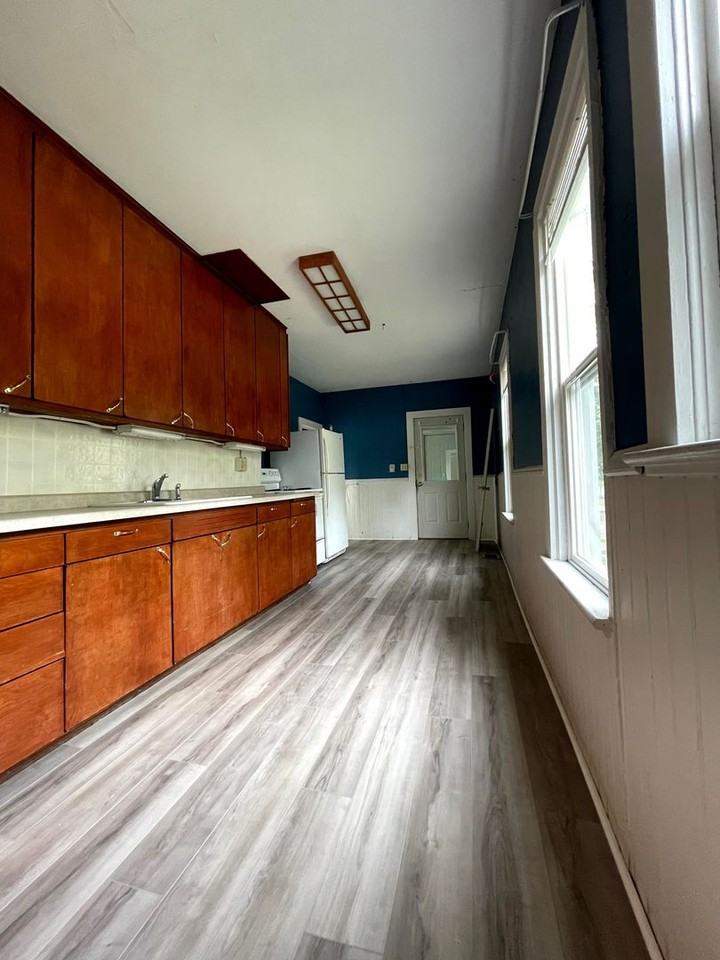 1502 Ferry St - Photo 6 of 12