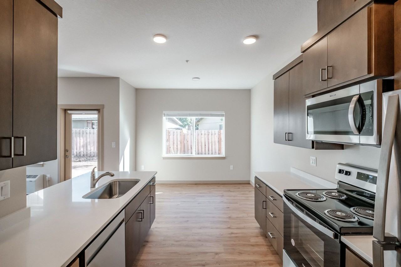 754, 756 & 760 Chemawa Rd NE - Photo 5 of 28