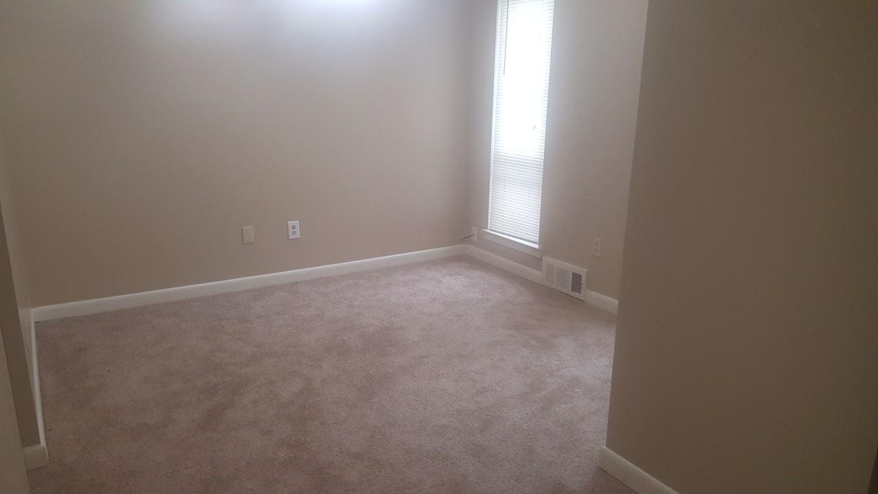 661 Watson St - Photo 3 of 7