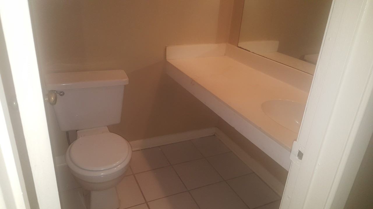 661 Watson St - Photo 5 of 7