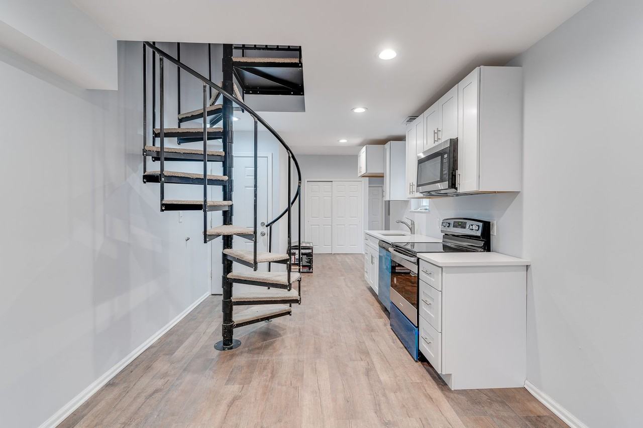 Newly Renovated Temple Apartment - Photo 7 of 32