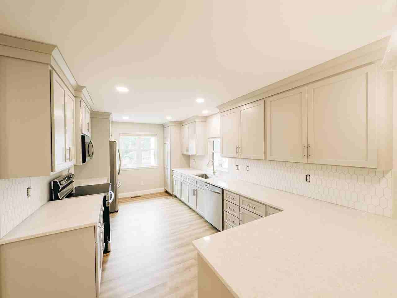 208 E 16th St - Photo 2 of 41