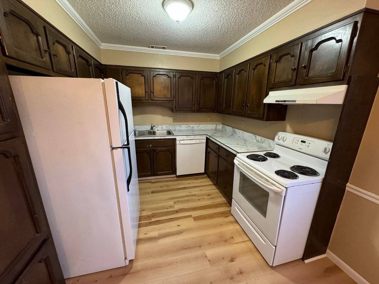 Fitzhugh Triplex - Photo 3 of 6