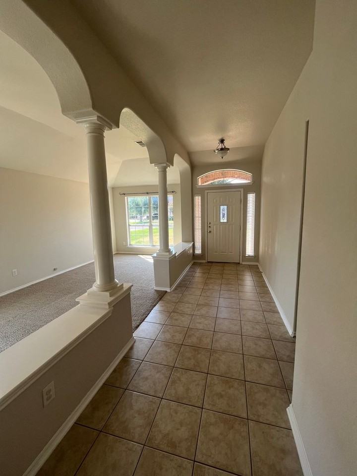 1607 Schottische Ln - Photo 3 of 16