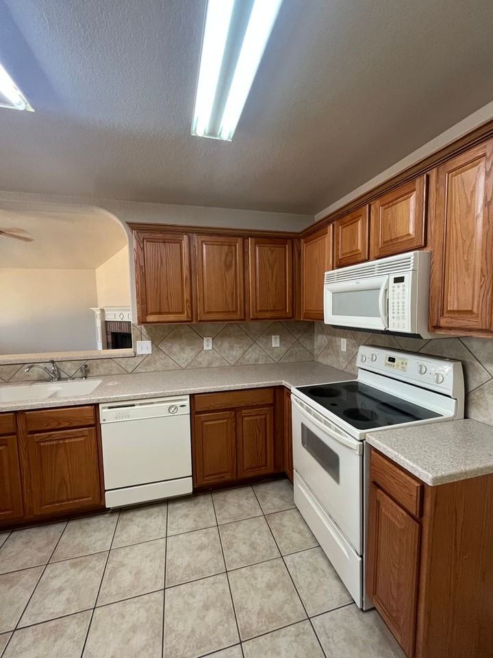 1607 Schottische Ln - Photo 5 of 16