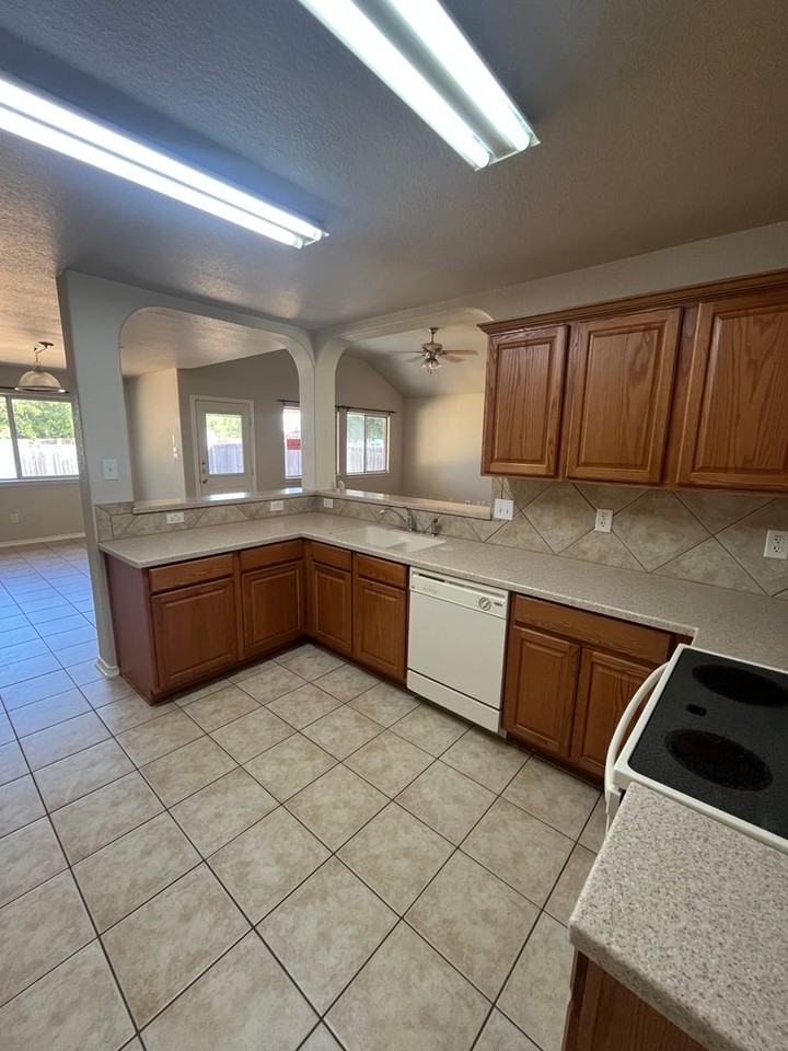 1607 Schottische Ln - Photo 6 of 16