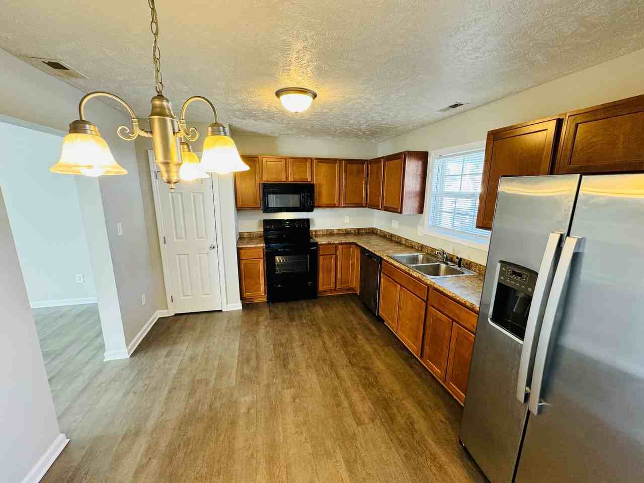 1235 Bombay Dr - Photo 3 of 19