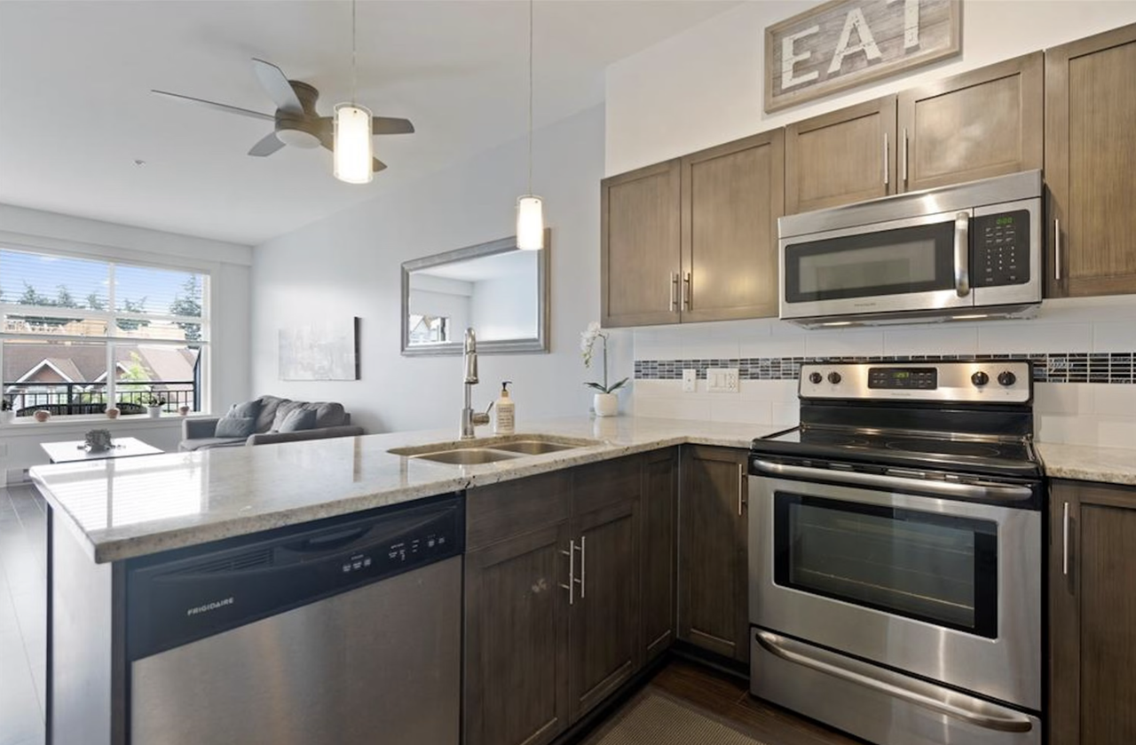 662 Goldstream Ave #411 - Photo 3 of 17