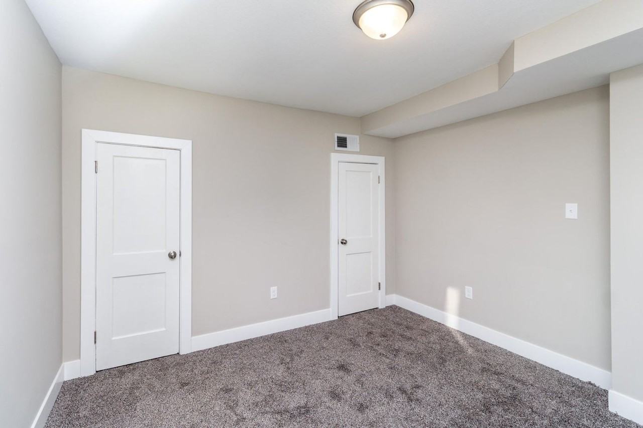 1006 Jefferson St - Photo 2 of 6