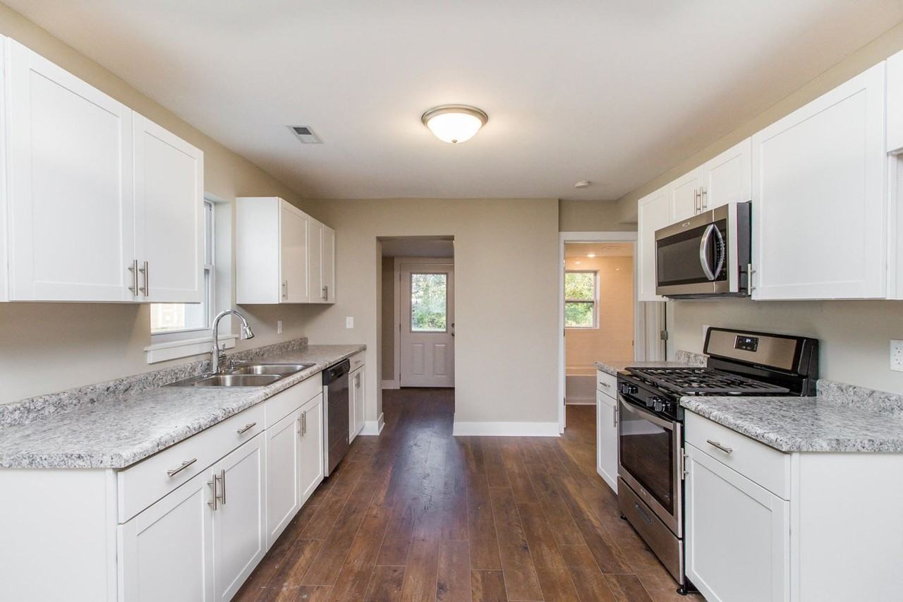 1006 Jefferson St - Photo 4 of 6