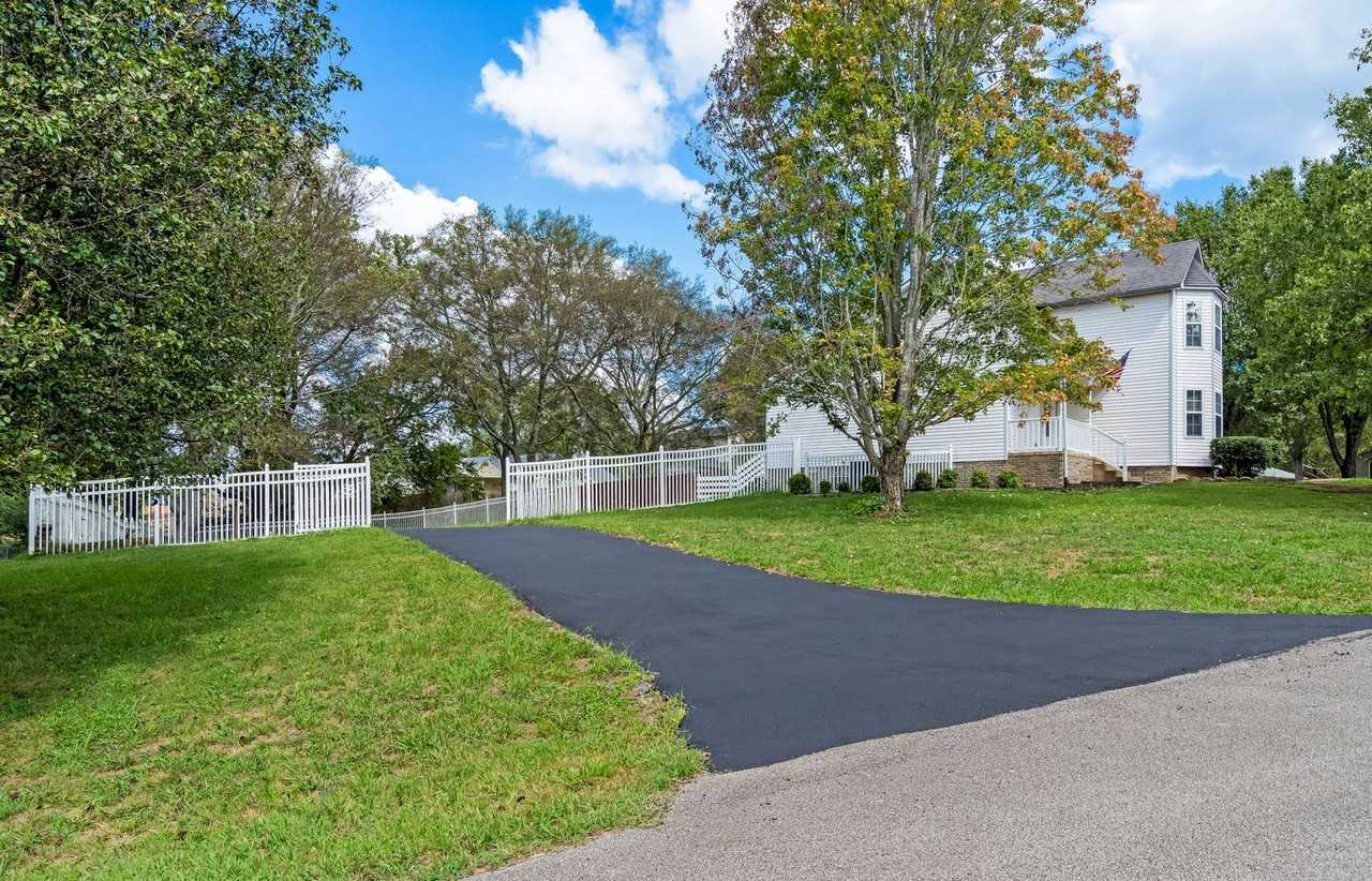 107 Green Vale Dr - Photo 2 of 36