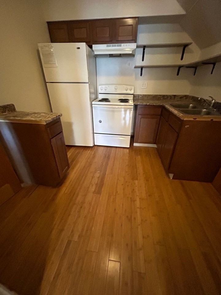 828 Cass St - Photo 4 of 21