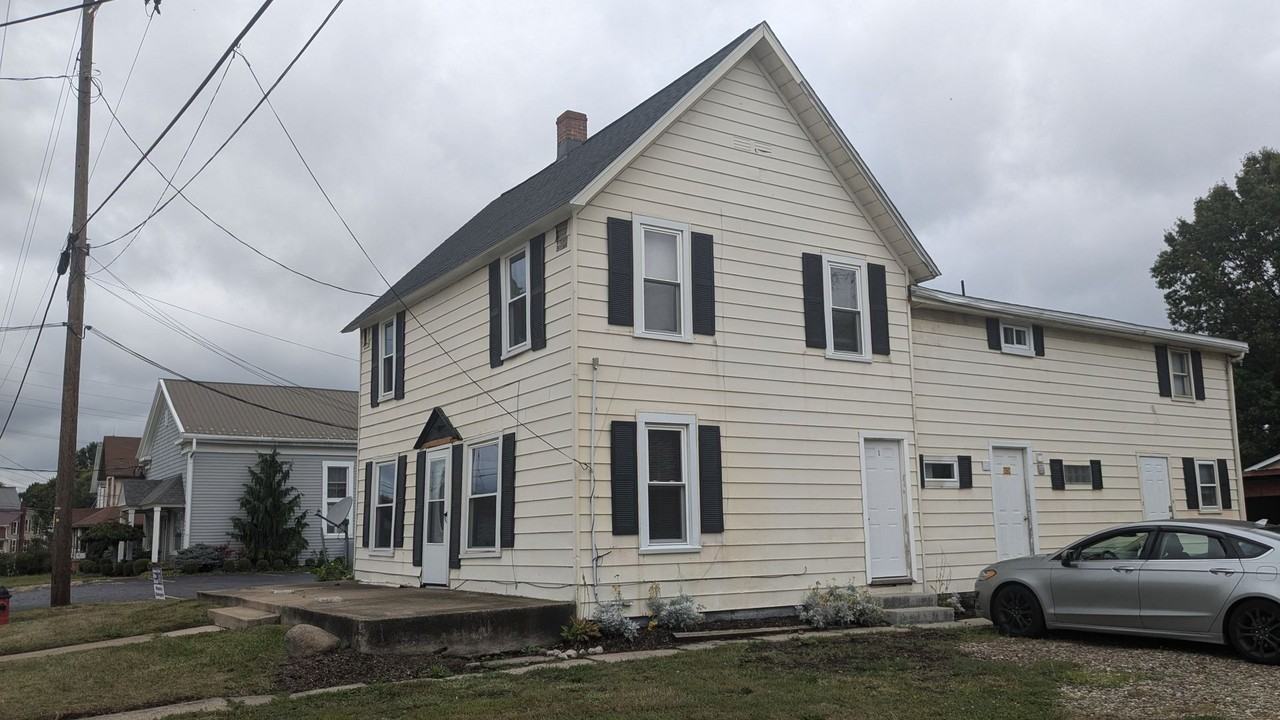 MN Arbor 203, 205, 233 E Maple St (Bldg. 203) - Photo 2 of 14