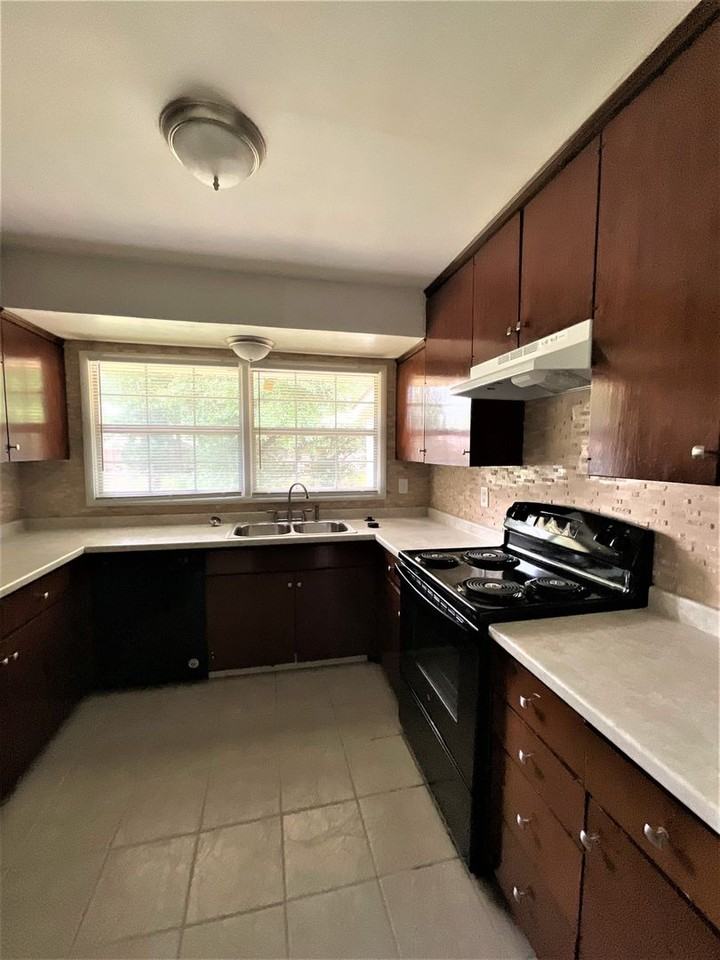2015 Glen Haven St - Photo 5 of 17