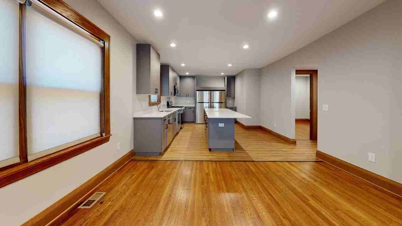 707 10th Ave Se - Photo 4 of 7