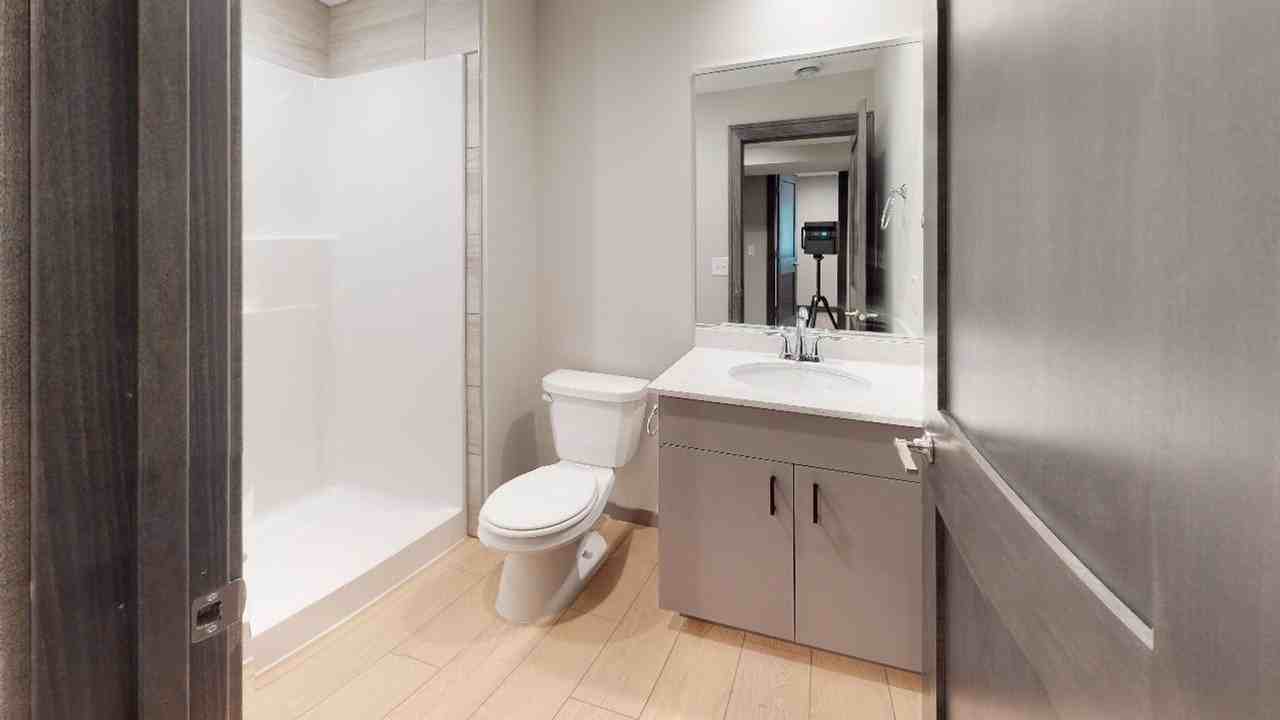 707 10th Ave Se - Photo 5 of 7