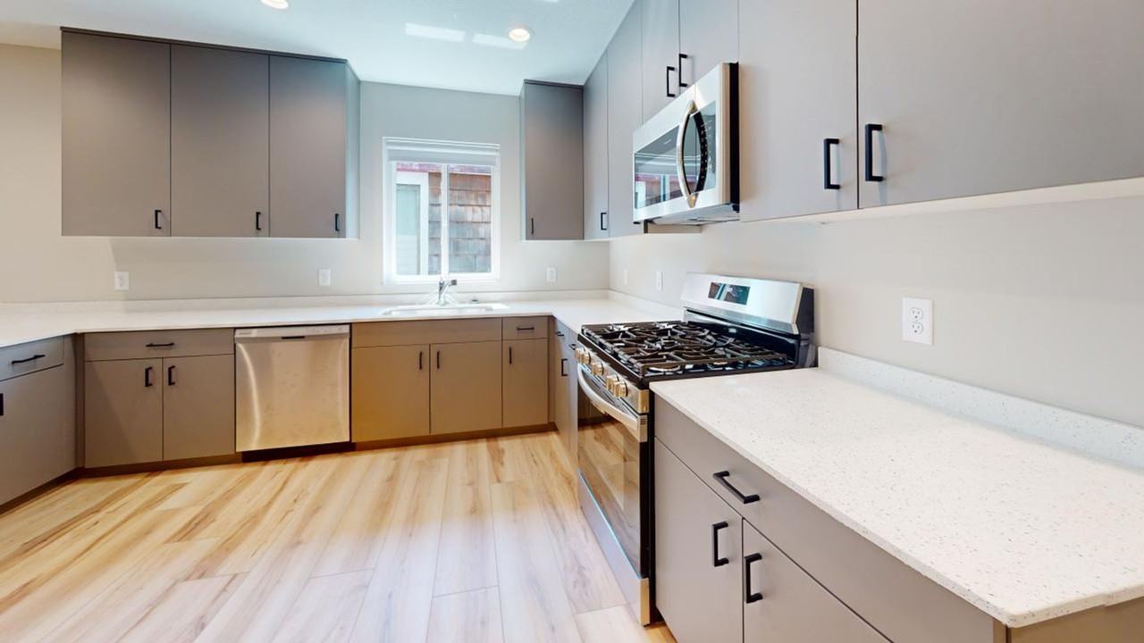 621 11th Ave SE - Photo 5 of 15