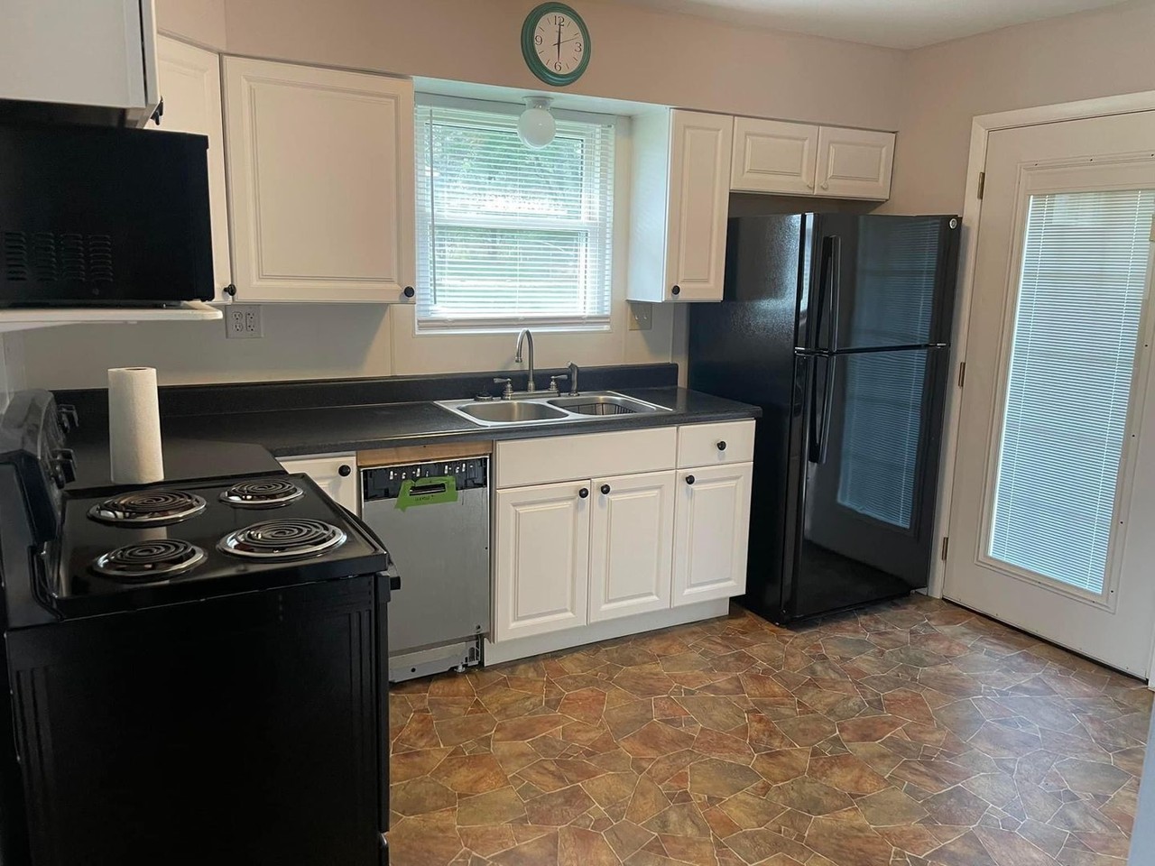 143 Kelley Lane - Photo 3 of 7