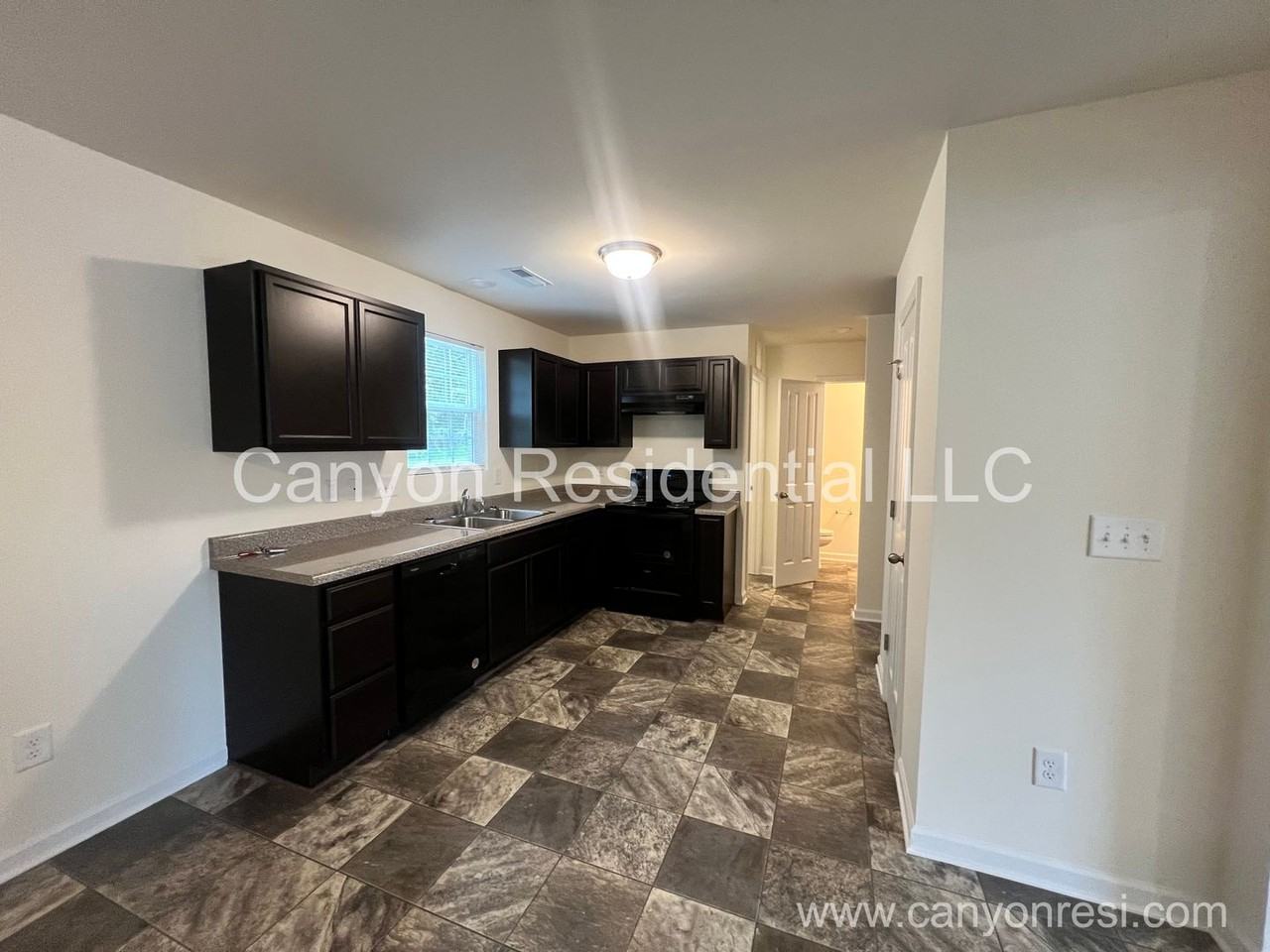 505 Kelly Rd - Photo 3 of 12