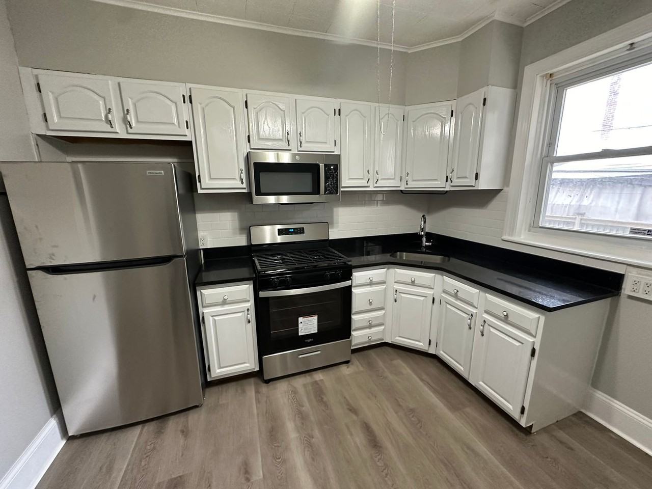 5743 Pemberton St - Photo 3 of 22
