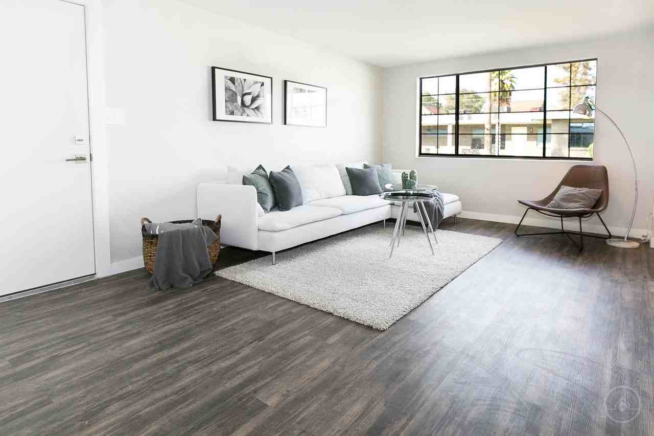 4214 N 10th St - Photo 4 of 27