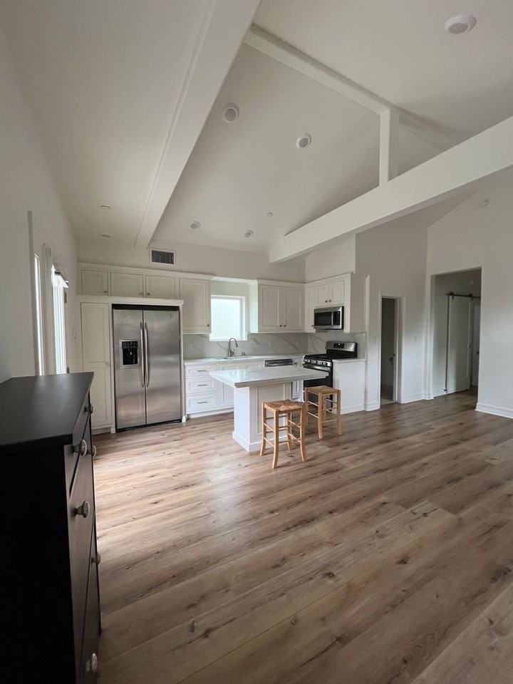 1126 Hill Rd - Photo 3 of 18