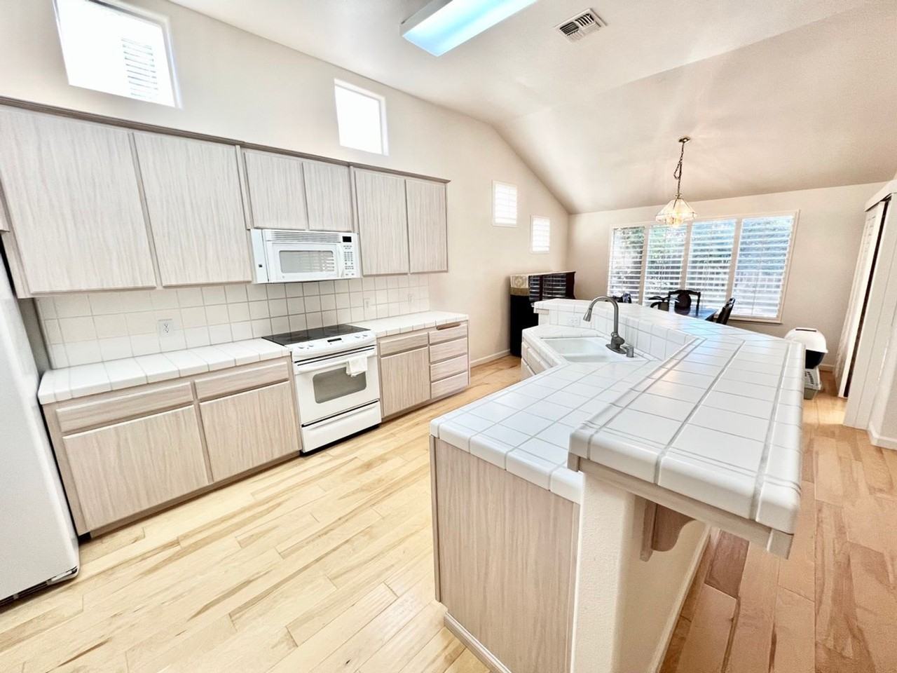 5843 W Beechwood Ave - Photo 3 of 18