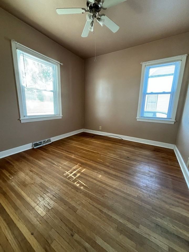 654 Conger St - Photo 3 of 12