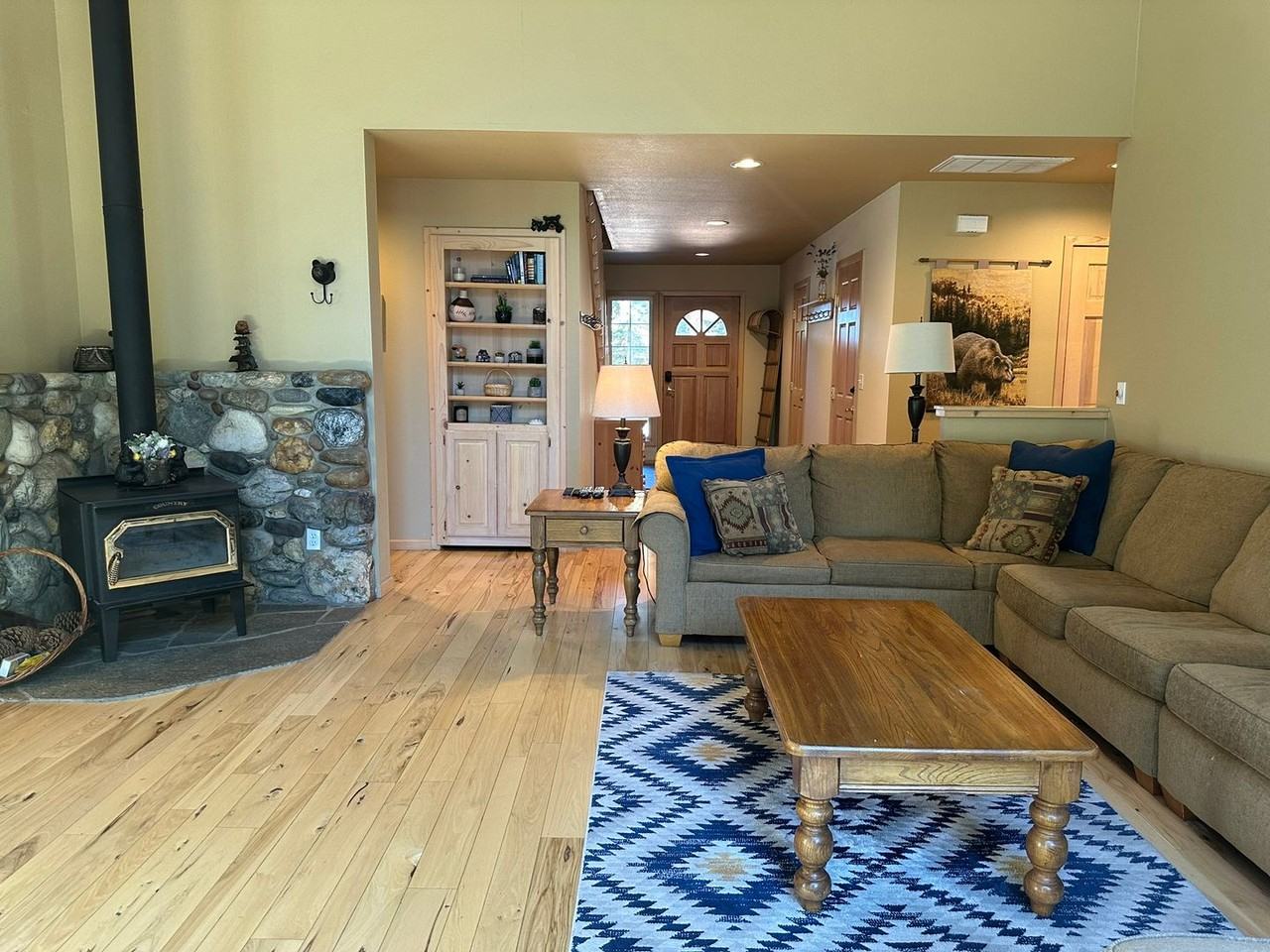 14538 Tyrol Rd - Photo 3 of 24