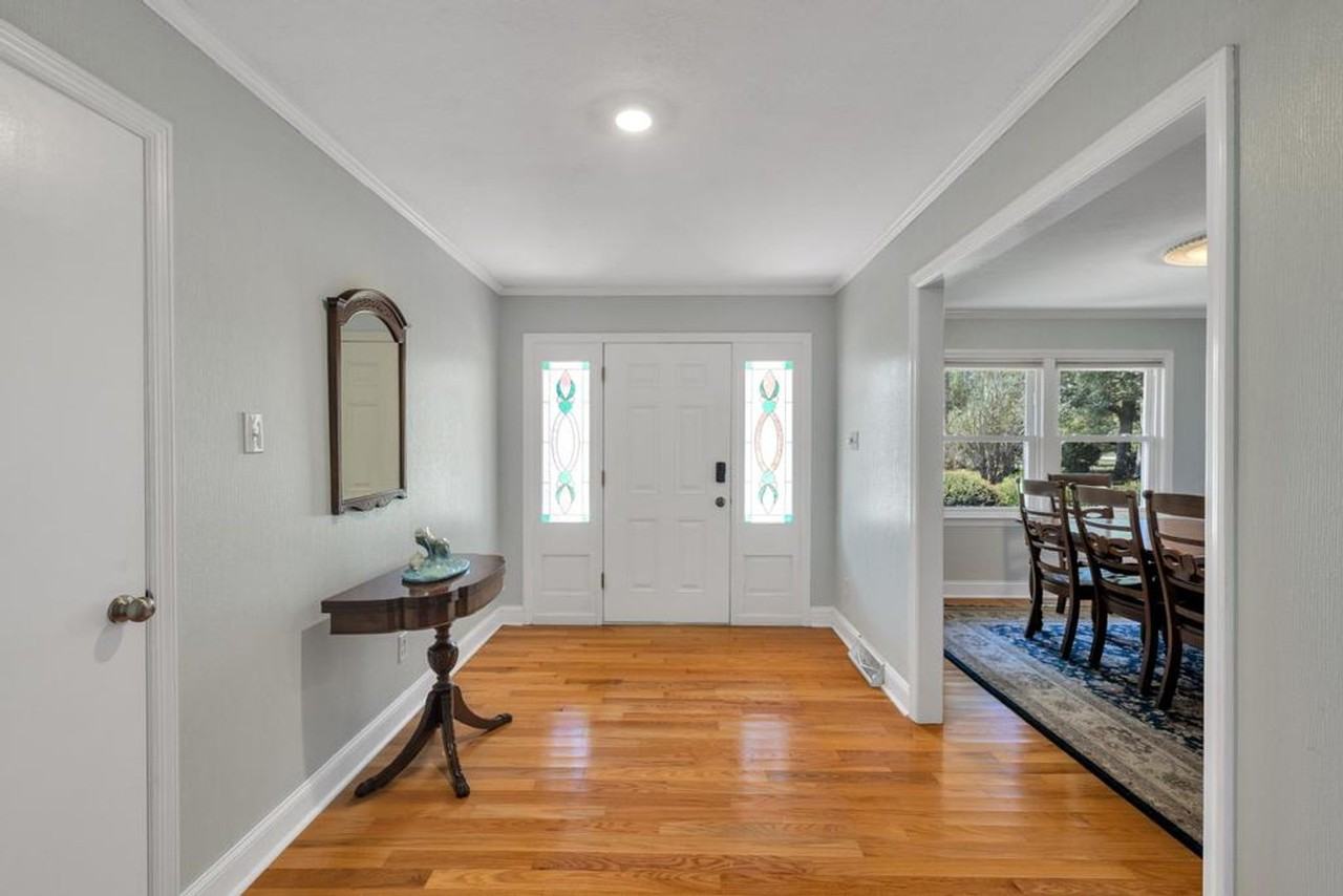 130 Leslie Dr - Photo 4 of 36