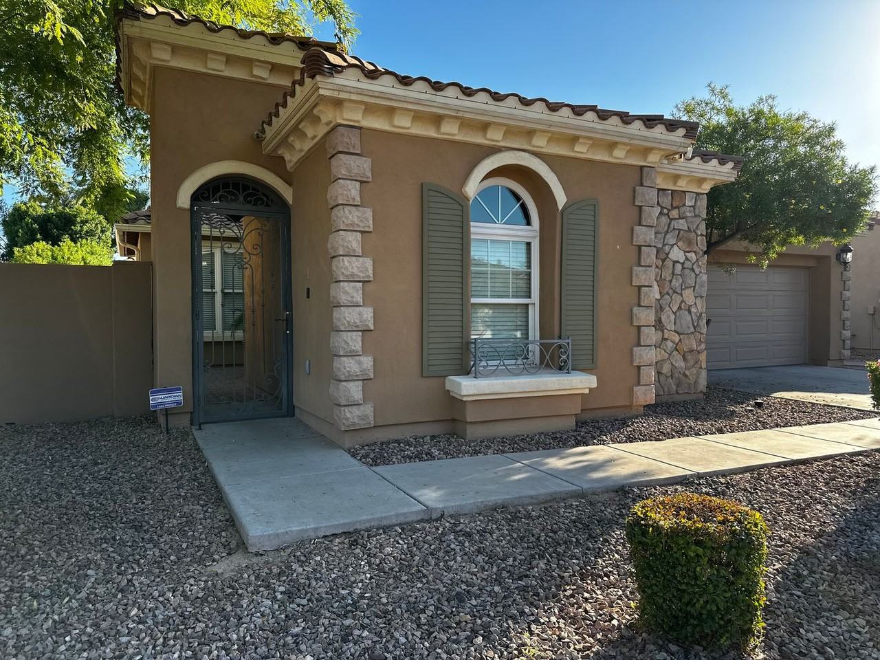 2303 E Dogwood Dr - Photo 2 of 45