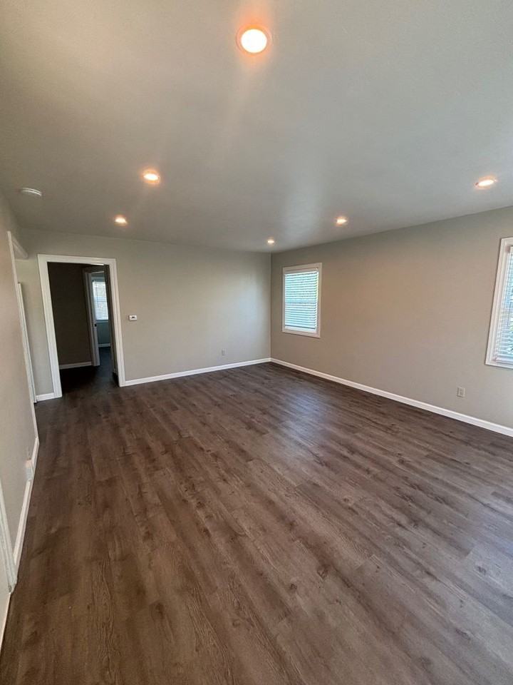 1951 Illinois Ave - Photo 2 of 12