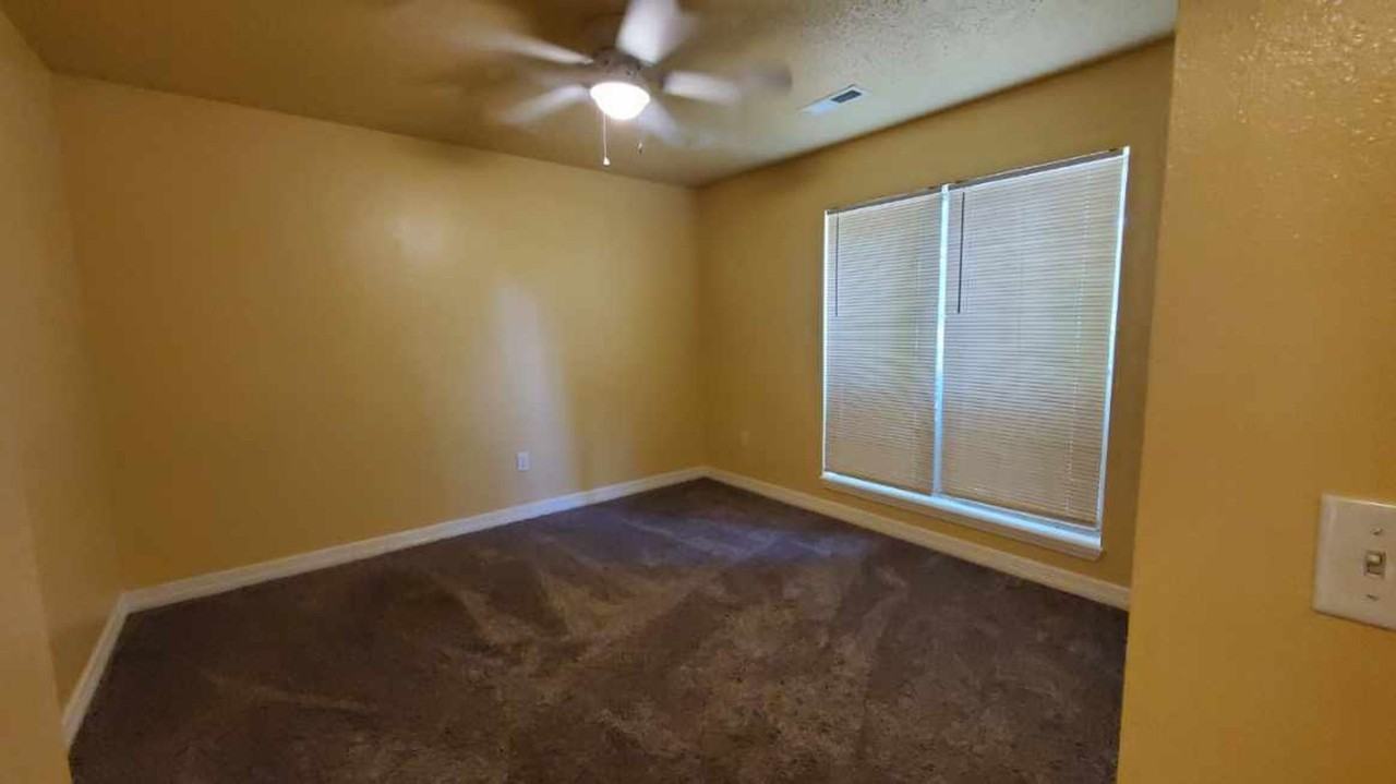 1403 Se 21st St - Photo 6 of 18