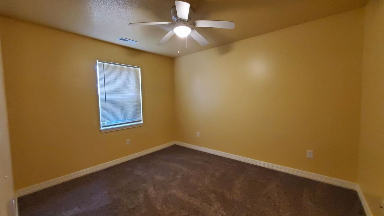 1403 Se 21st St - Photo 7 of 18