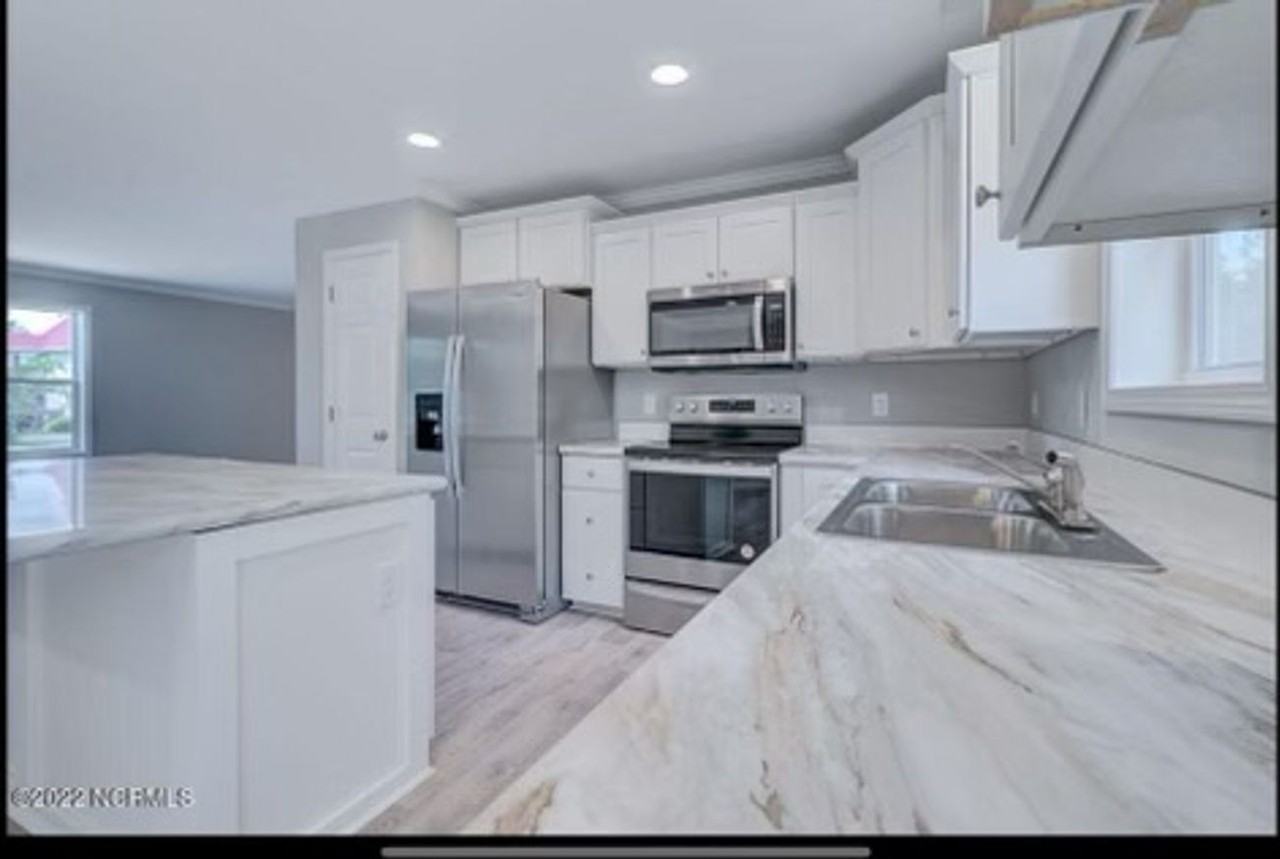 539 Howards Landing Rd - Photo 2 of 20