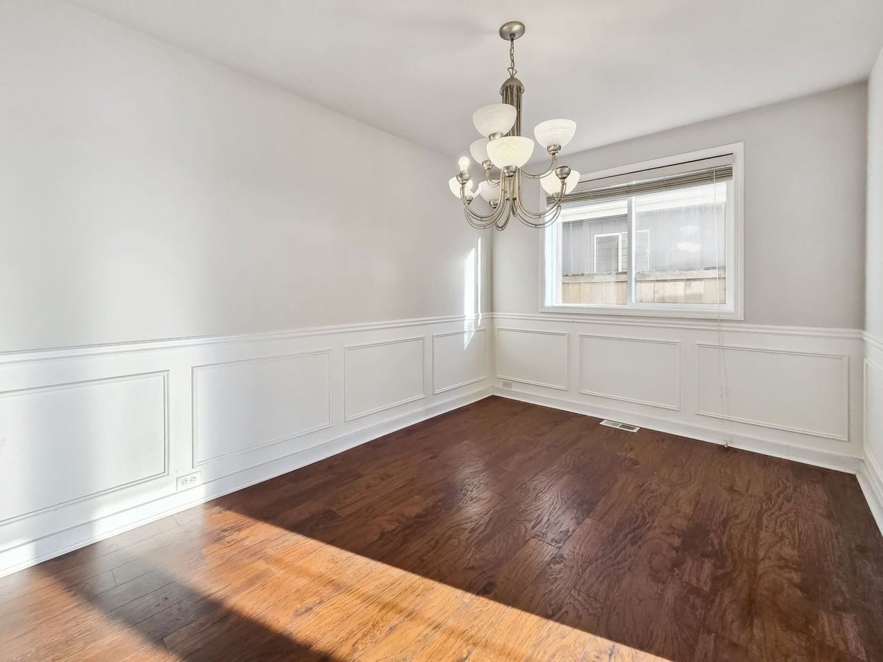 1610 Aberdeen Ave Ne - Photo 4 of 26