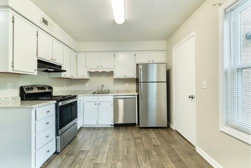 Palmetto Square Apartments - Photo 2 of 16