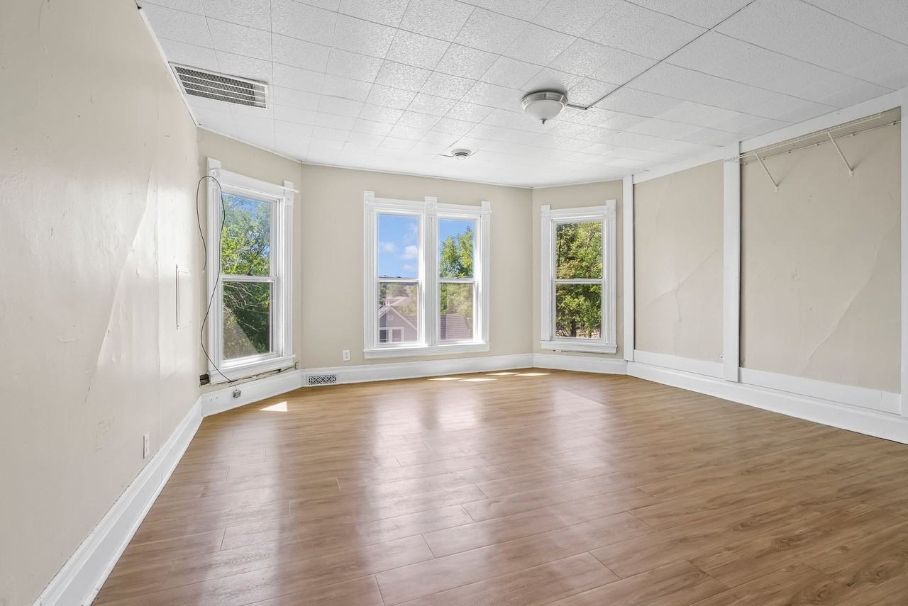 1804 College Street - Photo 2 of 28