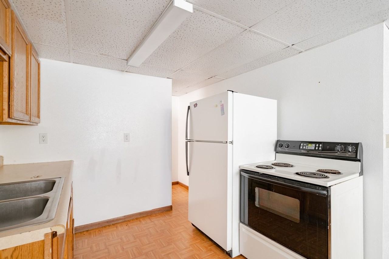 804 West 18th Street - Photo 3 of 20