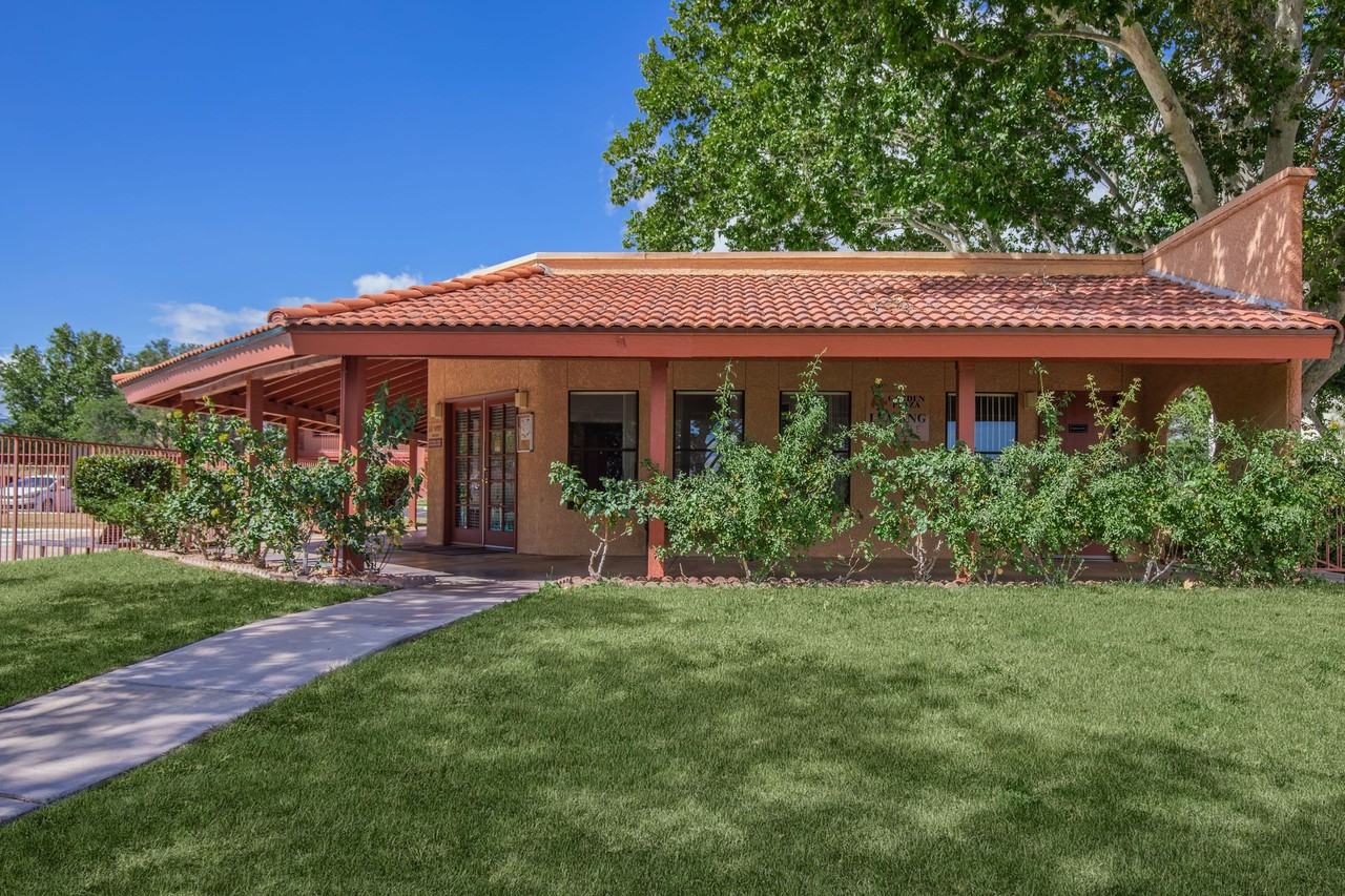 Garden Plaza Apartments - Photo 4 of 25