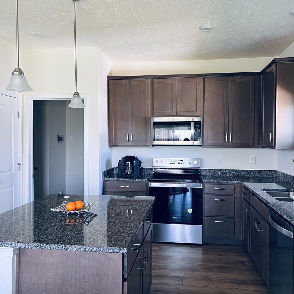 614 Bloomfield Ave - Photo 3 of 40