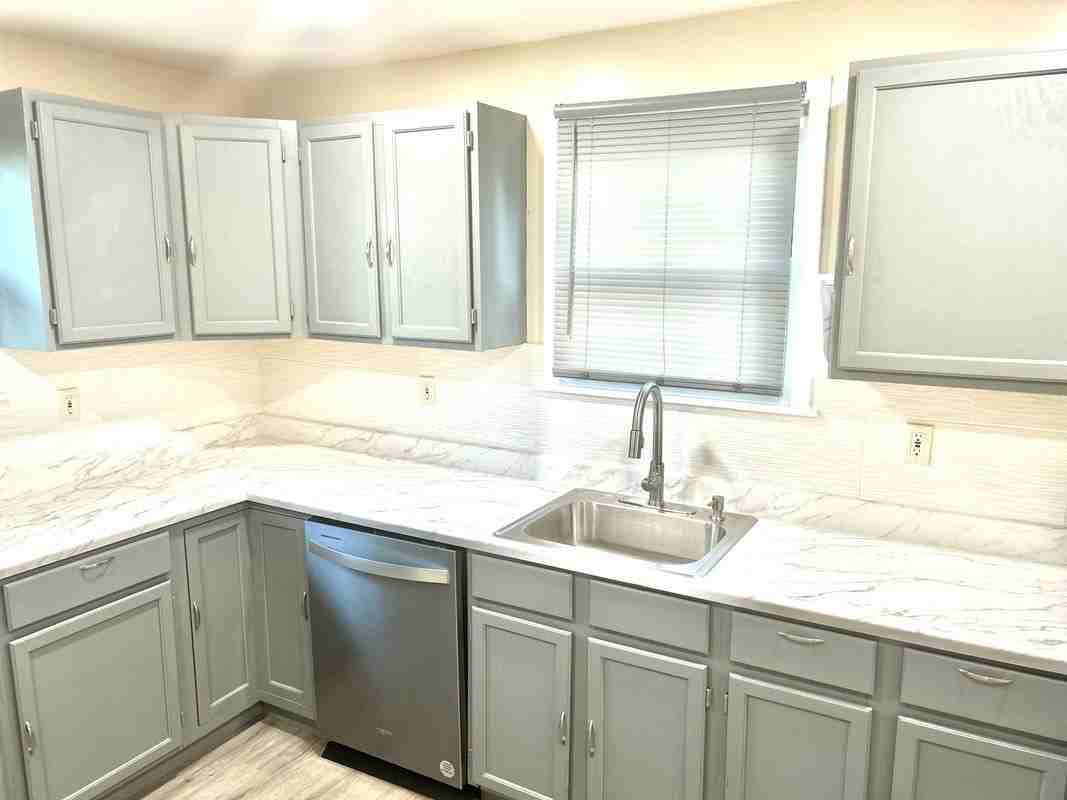 5515 Summerfield Ave - Photo 3 of 13