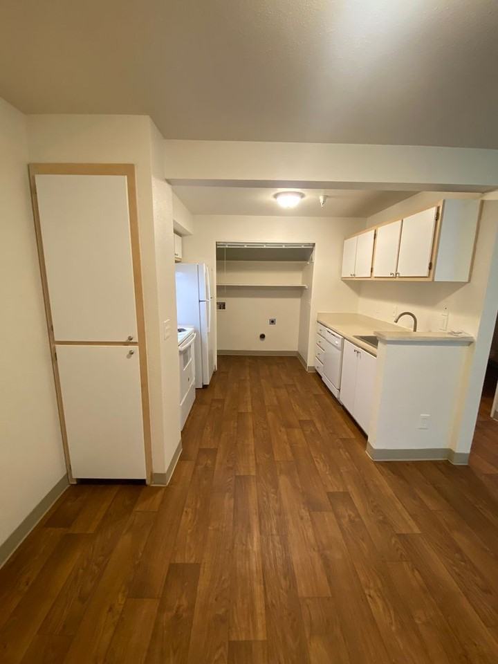 Steeple Chase Apartments - Photo 7 of 17