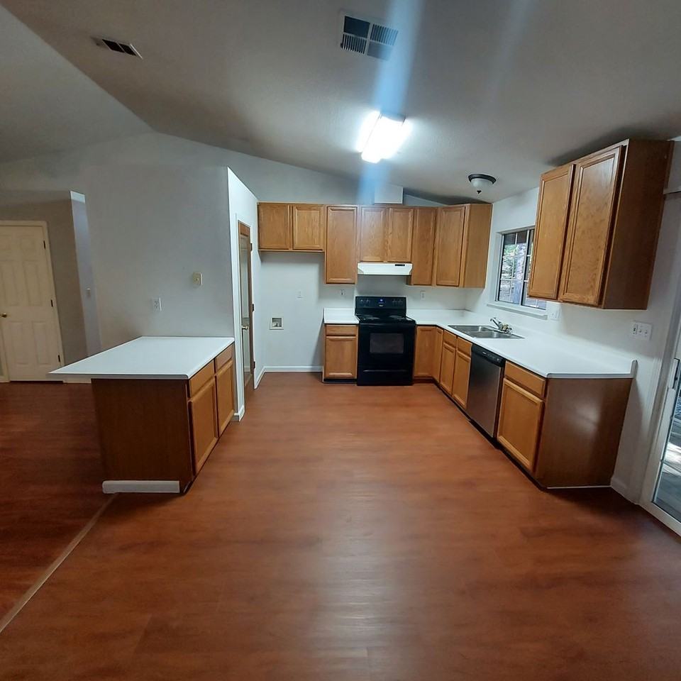 6680 Summerhill Rd - Photo 3 of 38